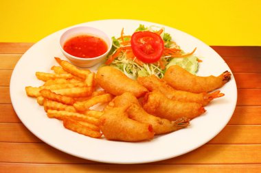 gevrek meyilli ve salata karides