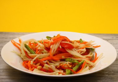 Baharatlı papaya salatası