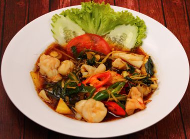 Deniz ürünleri stir fry