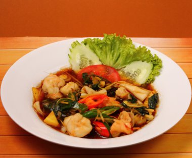 Deniz ürünleri stir fry