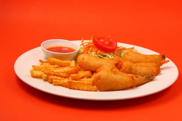 Gambas en masa crujiente y ensalada — Foto de Stock