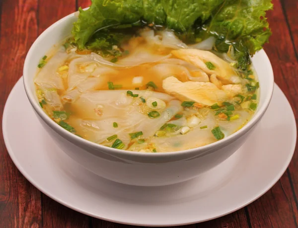 Macarrão de vidro sopa de frango estilo tailandês — Fotografia de Stock