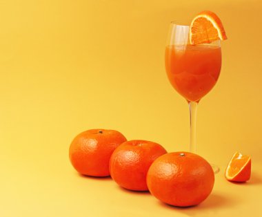 portakal suyu cam portakal ile