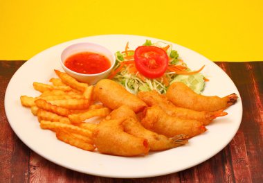 gevrek meyilli ve salata karides