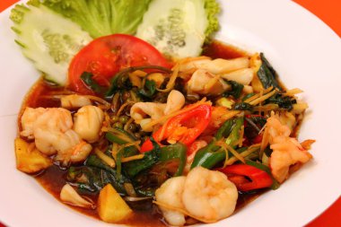 Deniz ürünleri stir fry