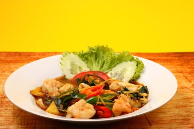 Deniz ürünleri stir fry