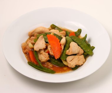 Tay tavuk ve çalı fasulyesi