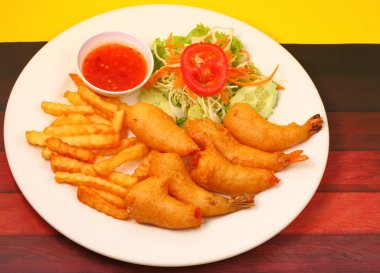 gevrek meyilli ve salata karides