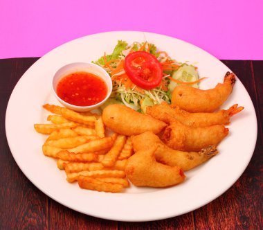 gevrek meyilli ve salata karides