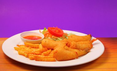 gevrek meyilli ve salata karides