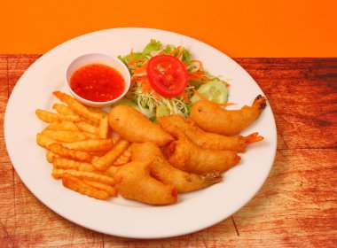 gevrek meyilli ve salata karides