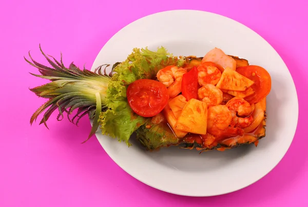 Süße und saure Garnelen im Ananas Thai-Stil — Stockfoto