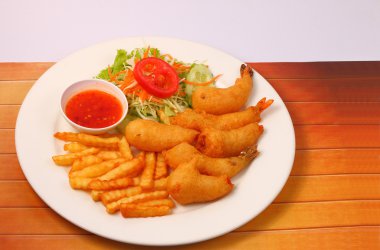 gevrek meyilli ve salata karides