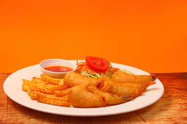 gevrek meyilli ve salata karides