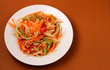 Baharatlı papaya salatası