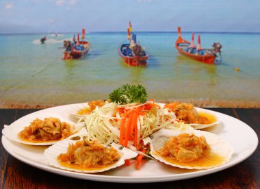 fırında kabuklu deniz ürünleri