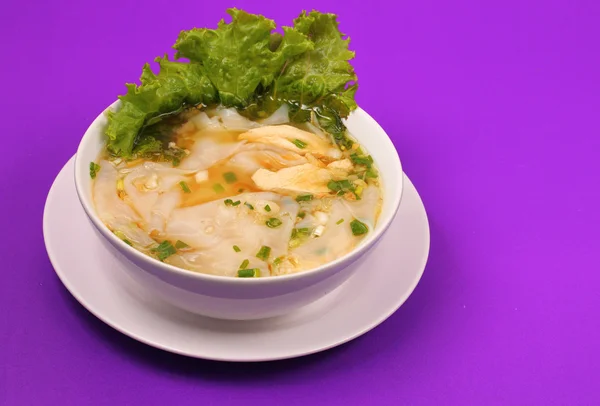 Szkło kurczak makaron zupa stylu tajskim — Zdjęcie stockowe
