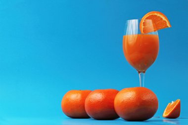 portakal suyu cam portakal ile