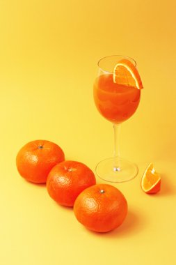 portakal suyu cam portakal ile