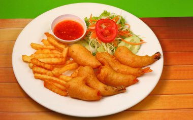 gevrek meyilli ve salata karides