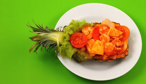 Süße und saure Garnelen im Ananas Thai-Stil — Stockfoto