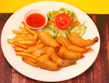 gevrek meyilli ve salata karides