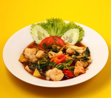 Deniz ürünleri stir fry