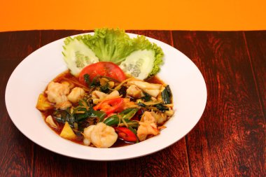 Deniz ürünleri stir fry