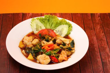 Deniz ürünleri stir fry