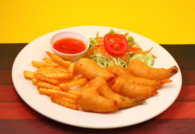 gevrek meyilli ve salata karides