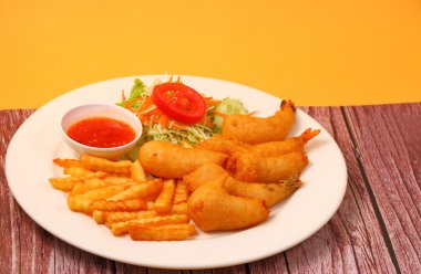 gevrek meyilli ve salata karides