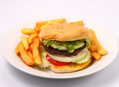 Hamburger ve patates kızartması