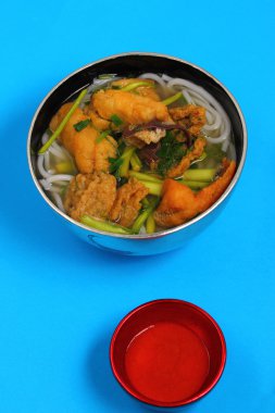 Vietnamca tavuk çorbası