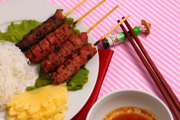 Nötkött sallad vietnam stil — Stockfoto