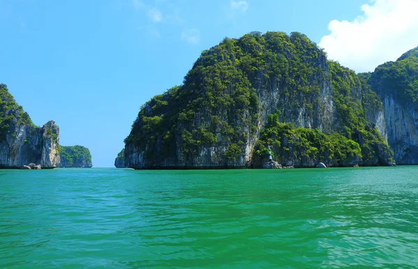 Cat ba islands and rock formations — Stock Photo, Image