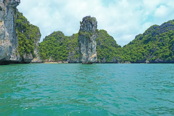 Chopstick island rock formations — Stock Photo, Image