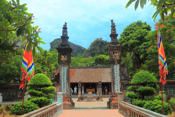 Dinh & Le Dynasty Temples