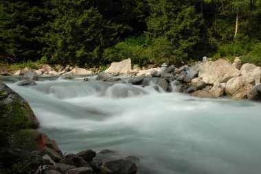 Dağ nehir Reuss, İsviçre