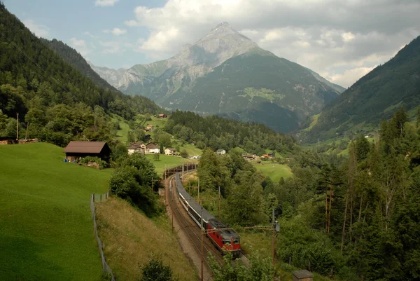 Train trafersing a Valley — Stock Photo, Image