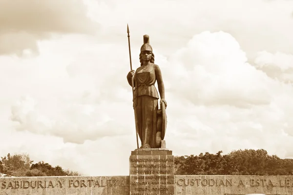 Turist-monument i staden i guadalajara — Stockfoto