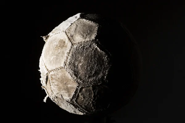 Bola de futebol velho — Fotografia de Stock