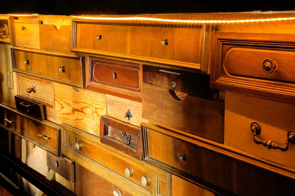 Möbler som består av gamla trälådor — Stockfoto
