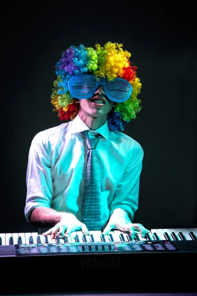 Clown che suona il pianoforte — Foto Stock