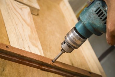 Çalışan erkeğin marangoz