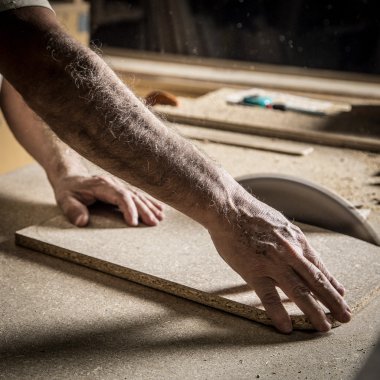 Adam çalışan eller 