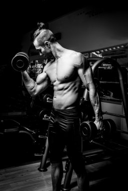 İçinde jimnastik salonu kas delikanlı