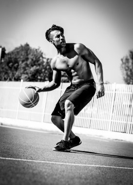 bir basketbol oyuncusu