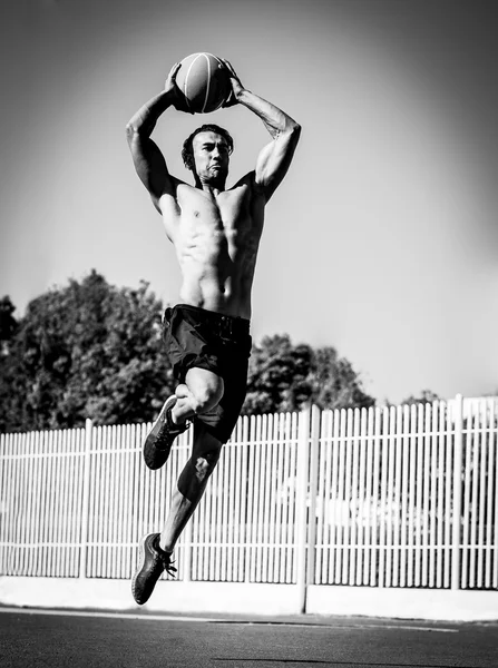 bir basketbol oyuncusu