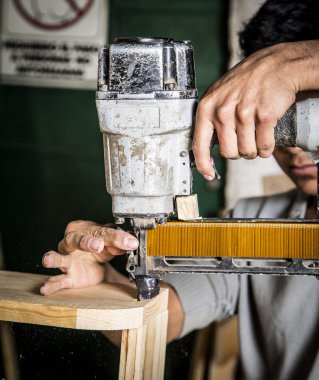 Adam çalışan eller 