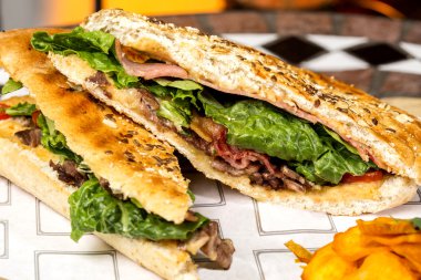 Lezzetli İtalyan tostu Kara Orman